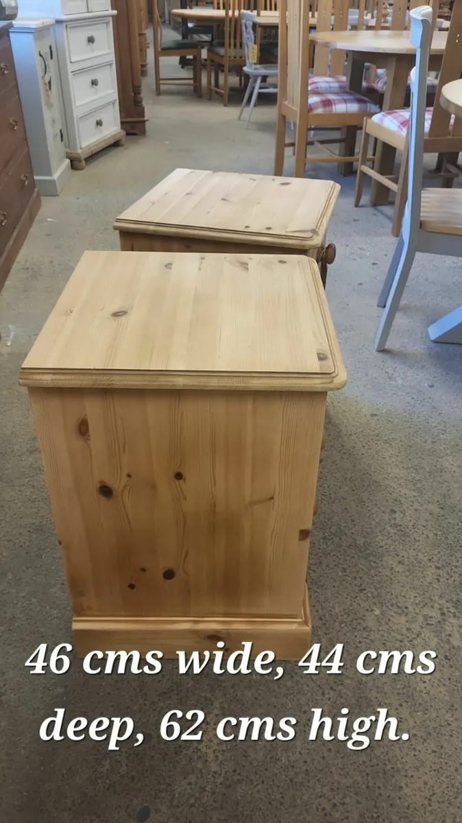 Pair vintage pitch pine bedside lockers - Image 2