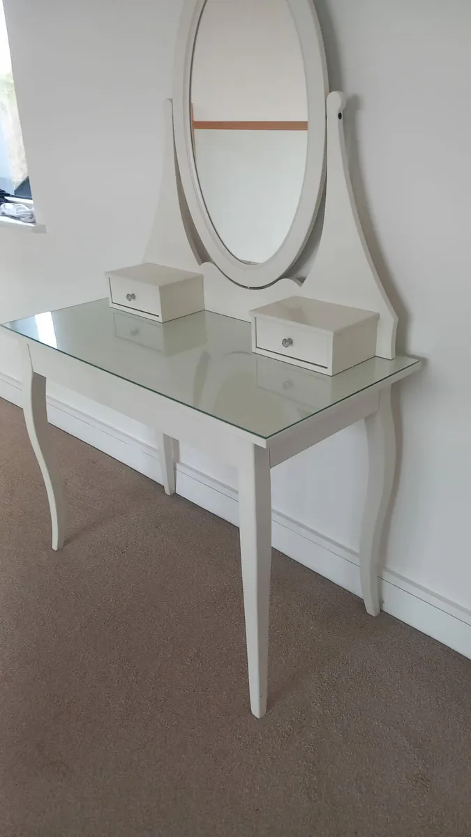 Vanity table - Image 2
