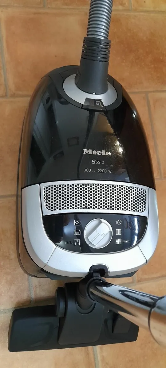 Miele vacuum cleaner - Image 2