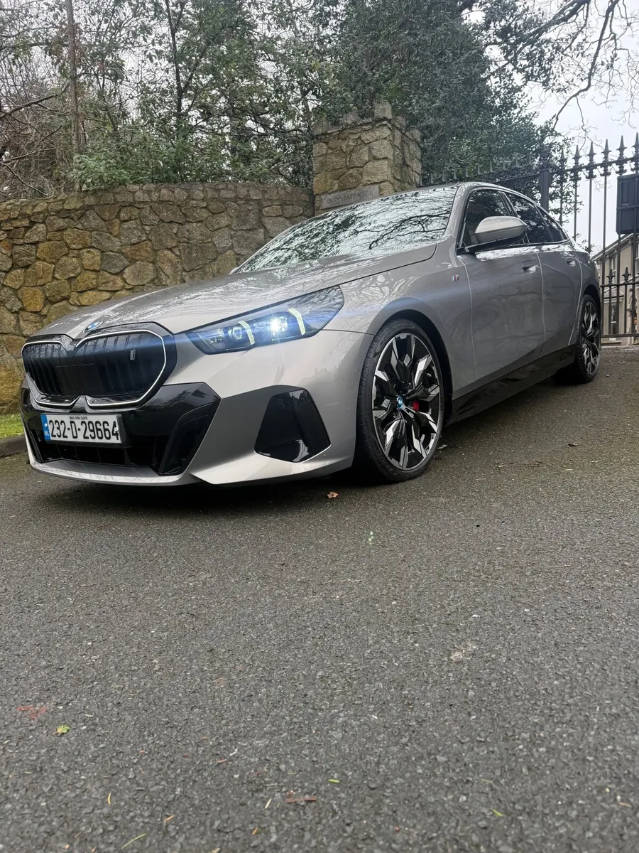 BMW i5 M Sport Pro INDIVIDUAL - Image 2