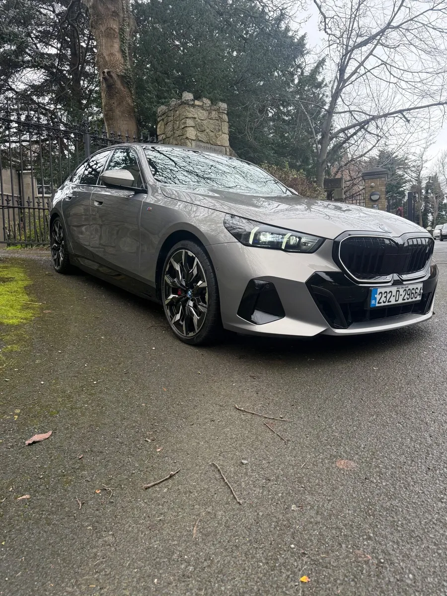 BMW i5 M Sport Pro INDIVIDUAL - Image 3