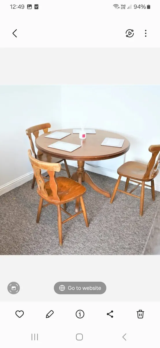 Table and chairs - Image 1