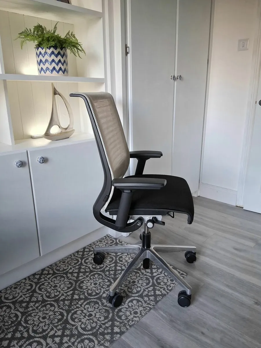 Ergonomic Office Chair - Image 3