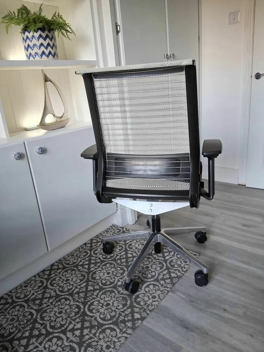 Ergonomic Office Chair - Image 4