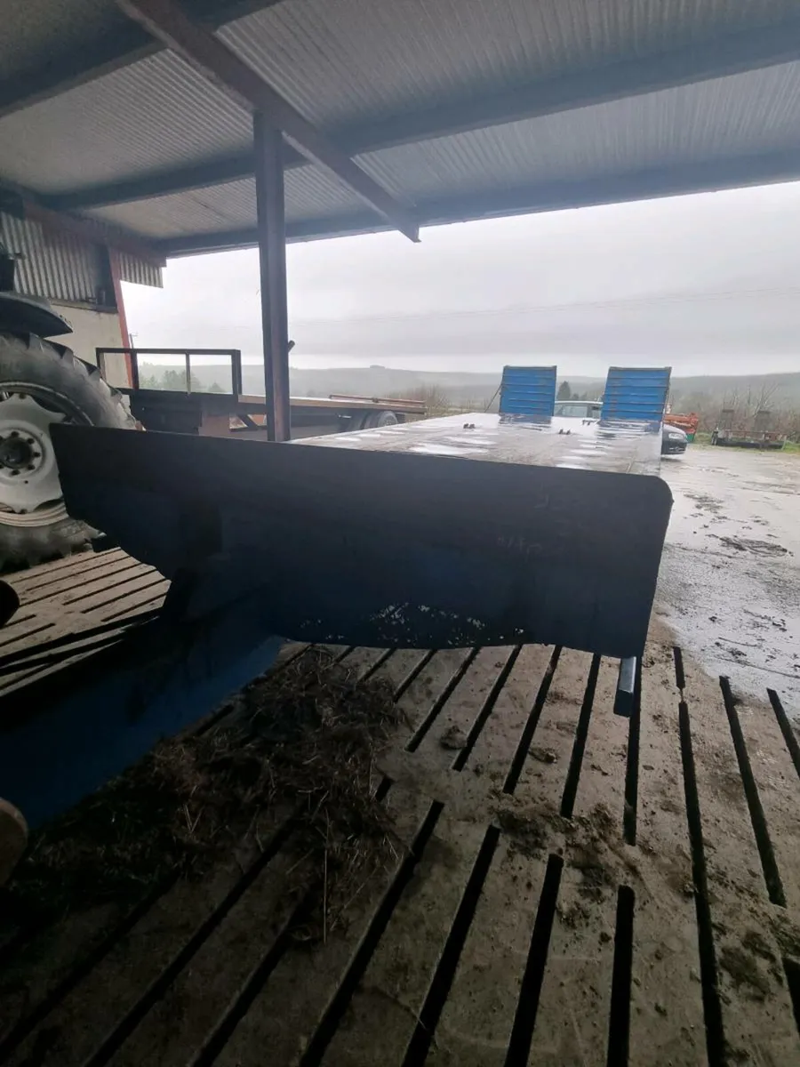 Low loader - Image 2