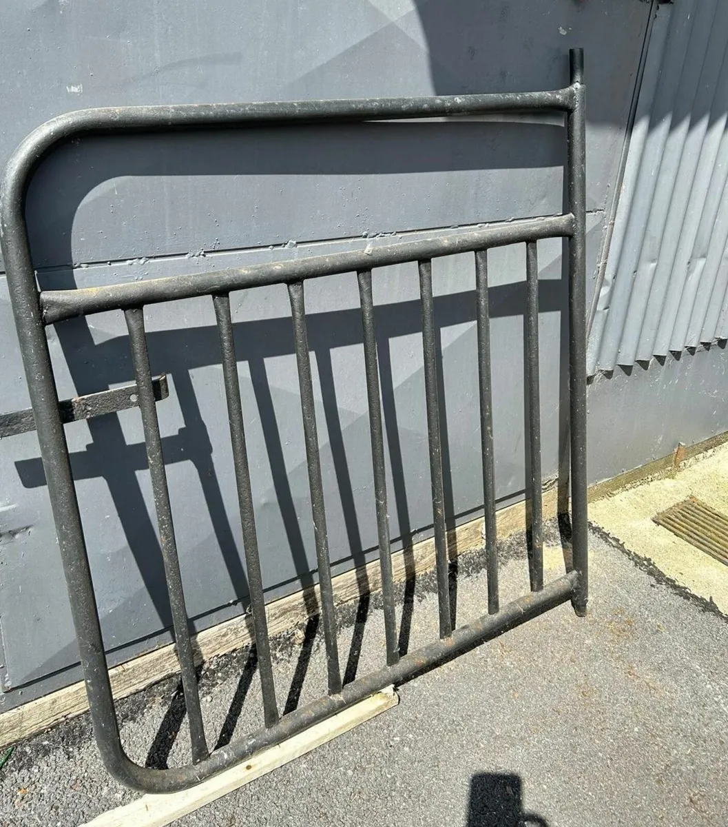 Tubular steel garden gate - Image 1