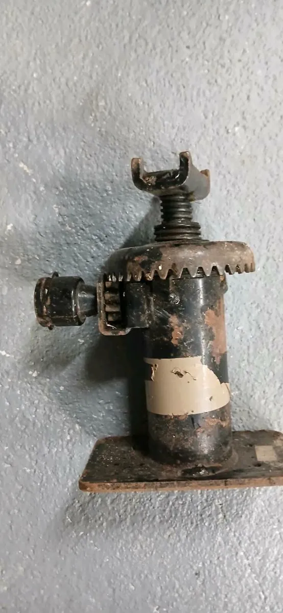 Land rover jack - Image 2