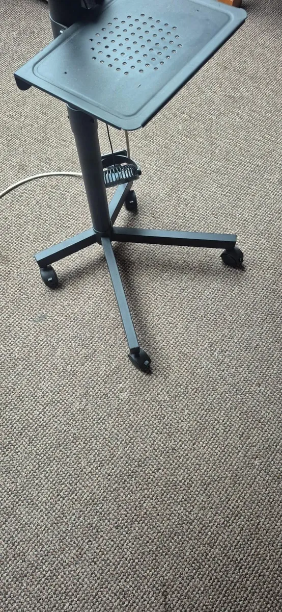 Lg 4k ultra hd tv inclusive stand - Image 2