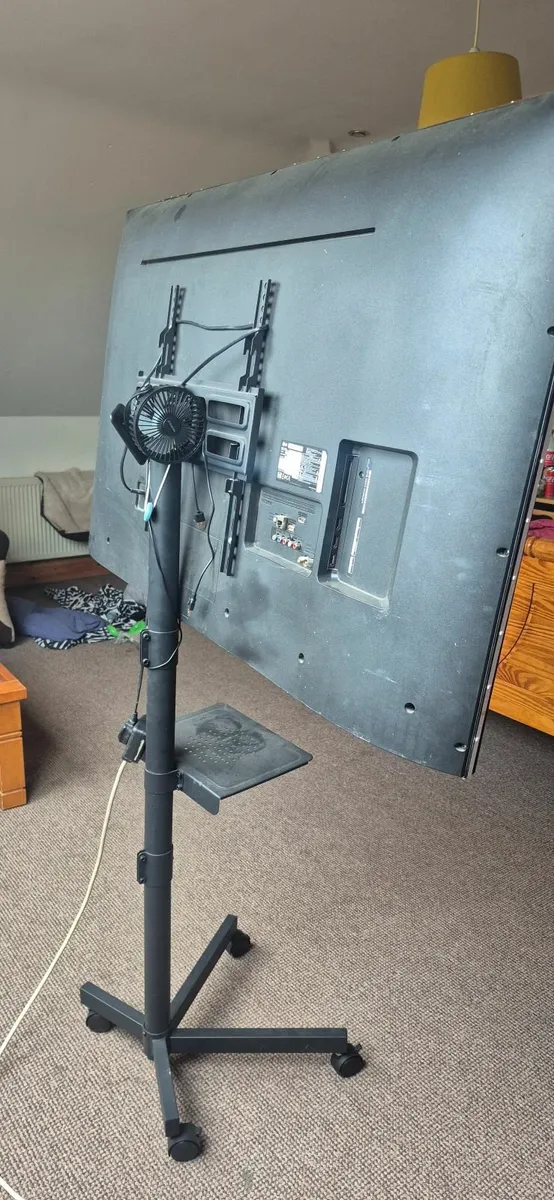 Lg 4k ultra hd tv inclusive stand - Image 4