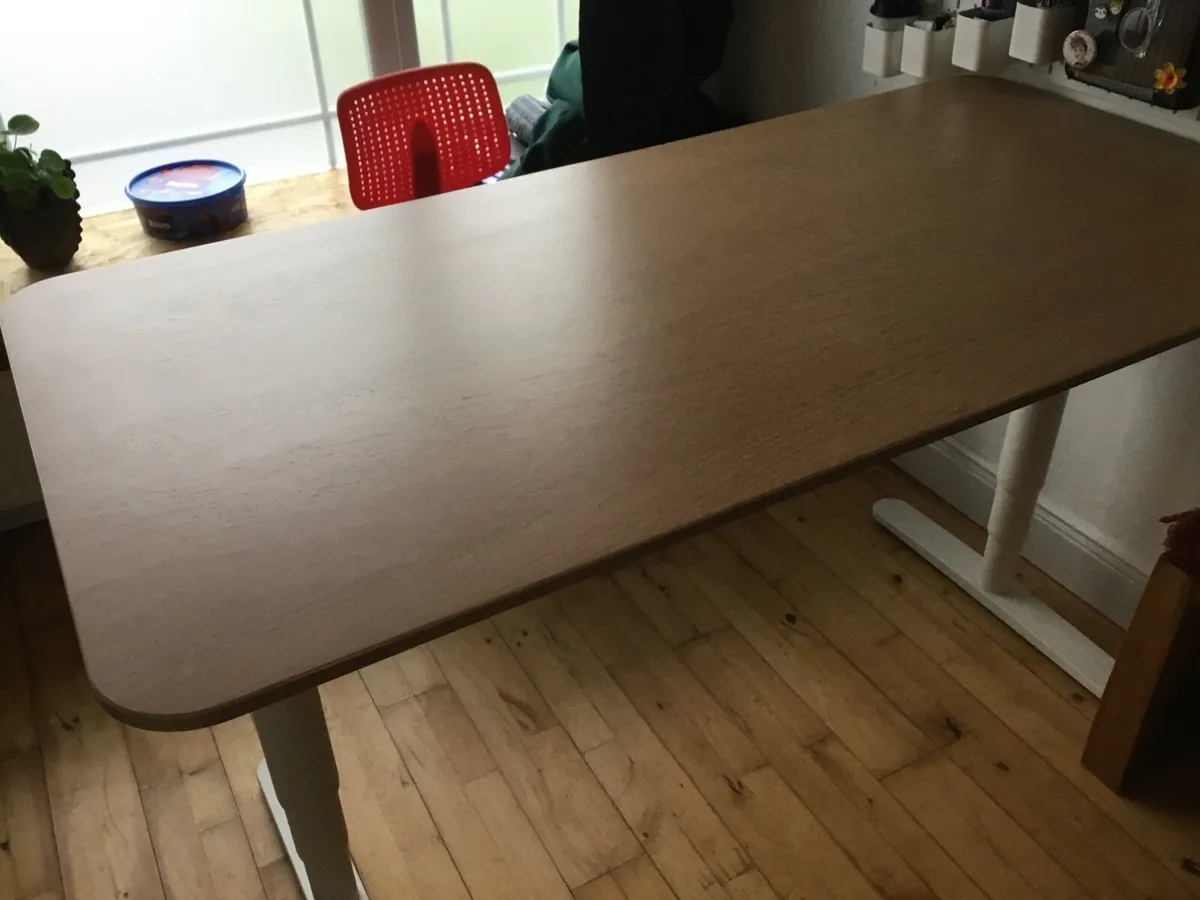 electrically adjustable desk ikea bekant - Image 1