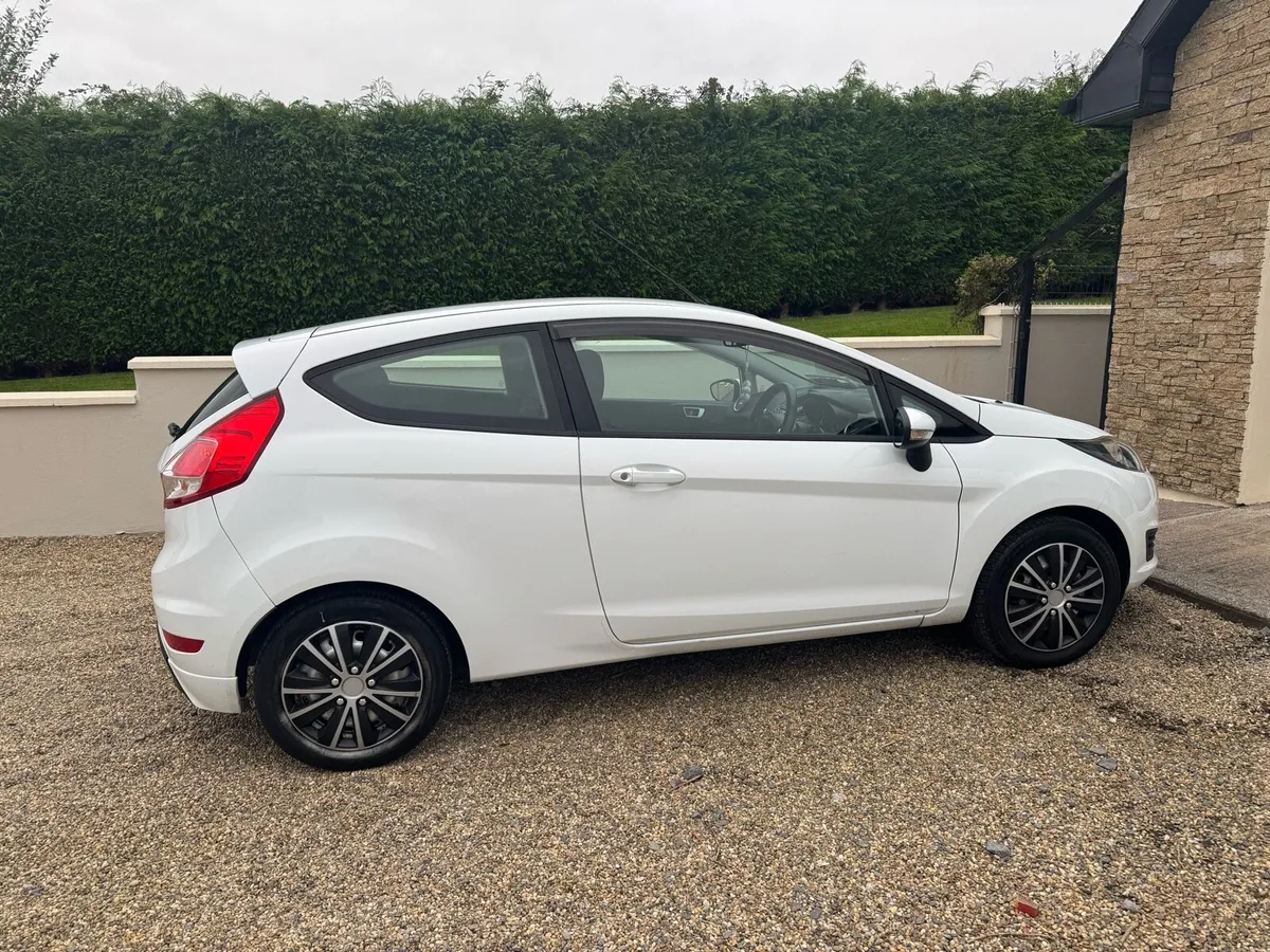 Ford fiesta - Image 2