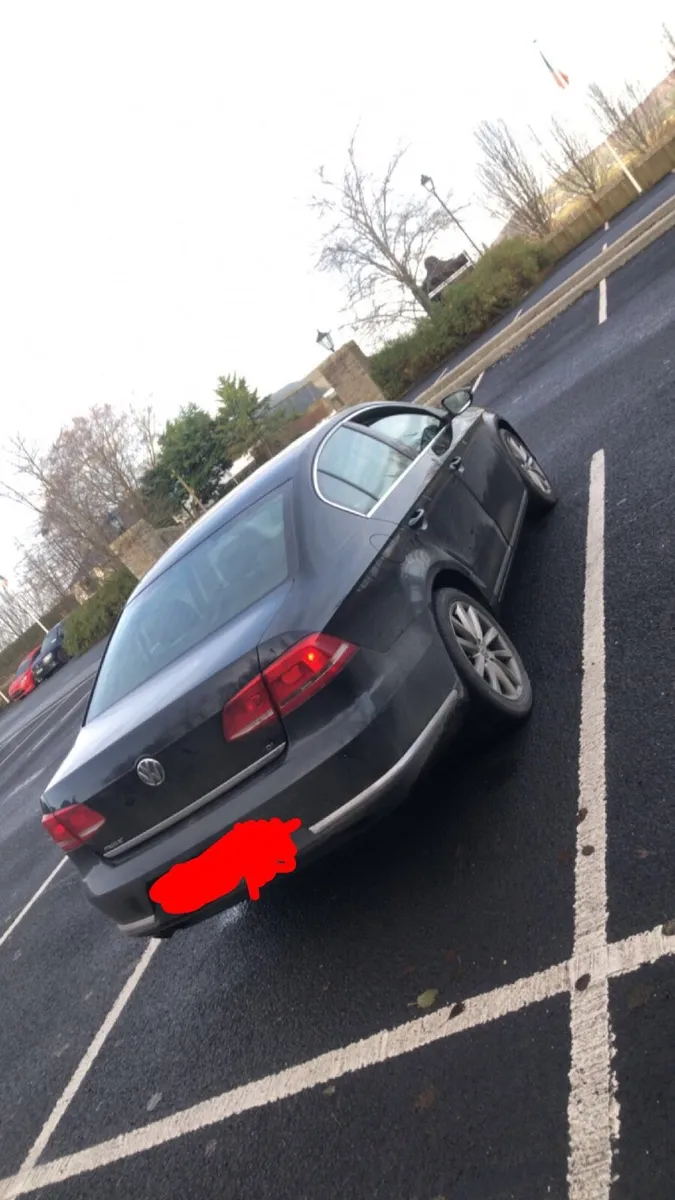 Volkswagen Passat 2012 - Image 2