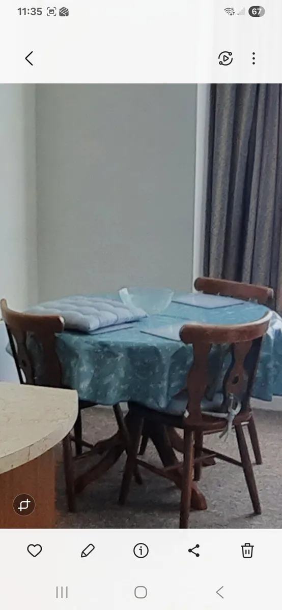 Table and chairs - Image 4