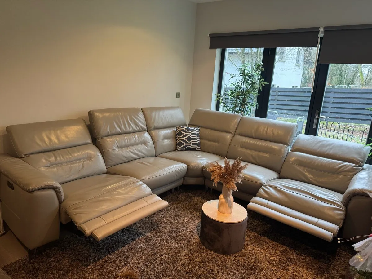 Italian leather Electric corner suite - Image 1