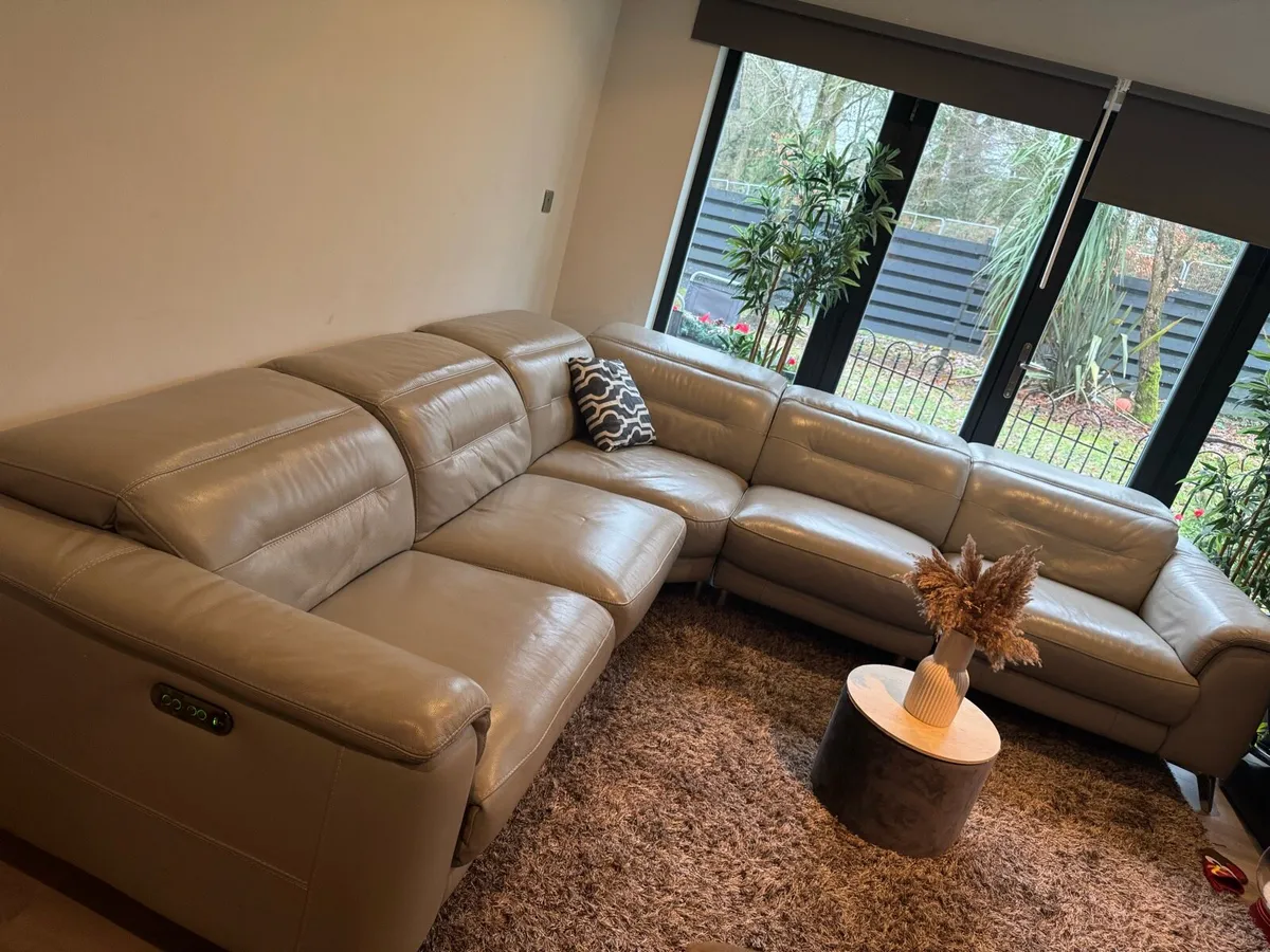 Italian leather Electric corner suite - Image 3