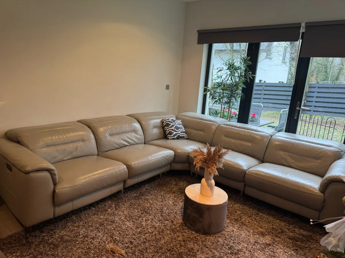 Italian leather Electric corner suite - Image 4