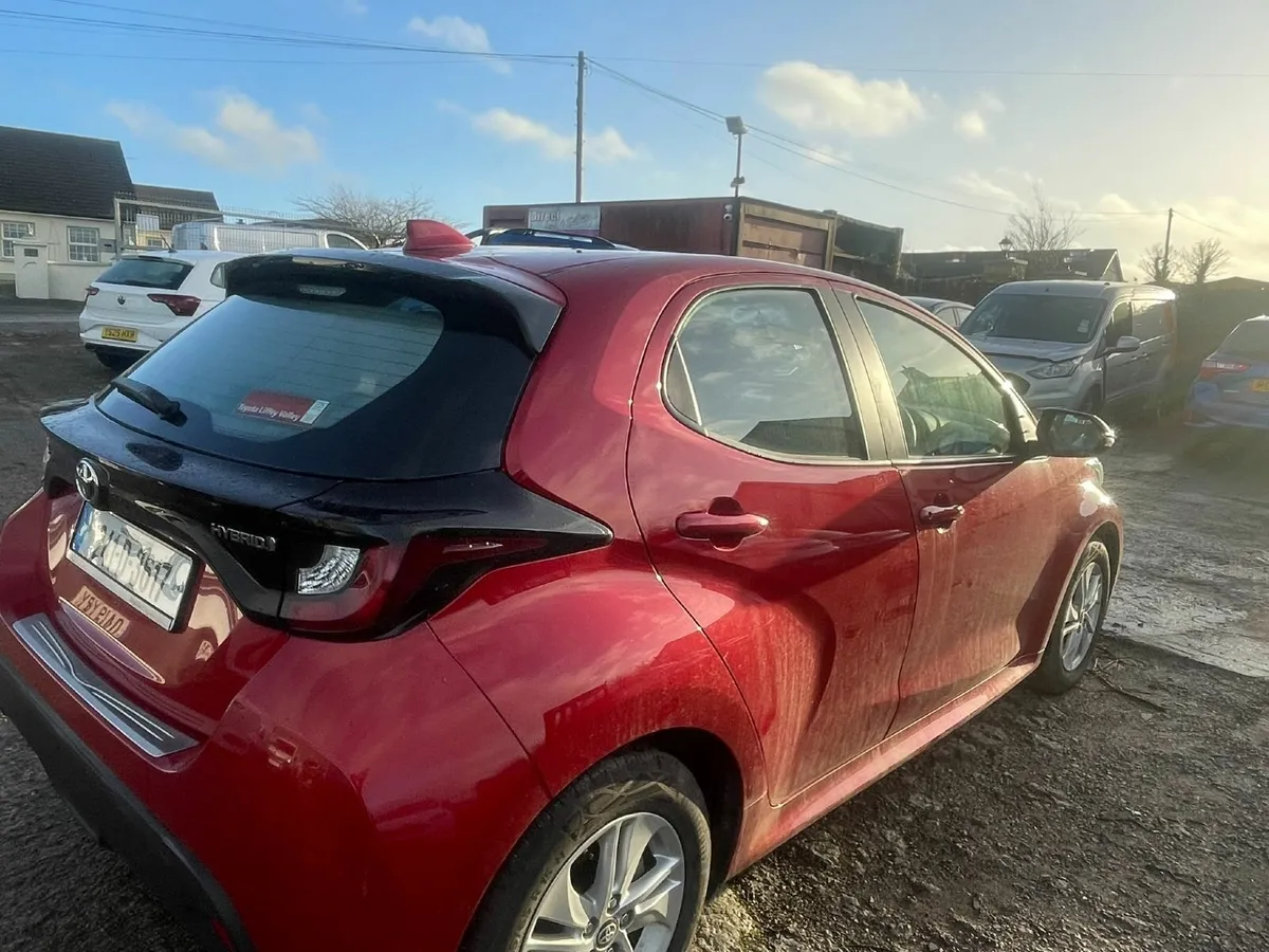 2024 YARIS HYBRID AUTO - Image 2