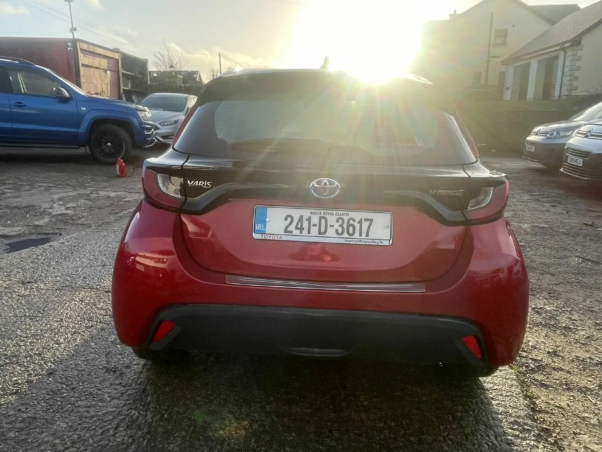 2024 YARIS HYBRID AUTO - Image 3