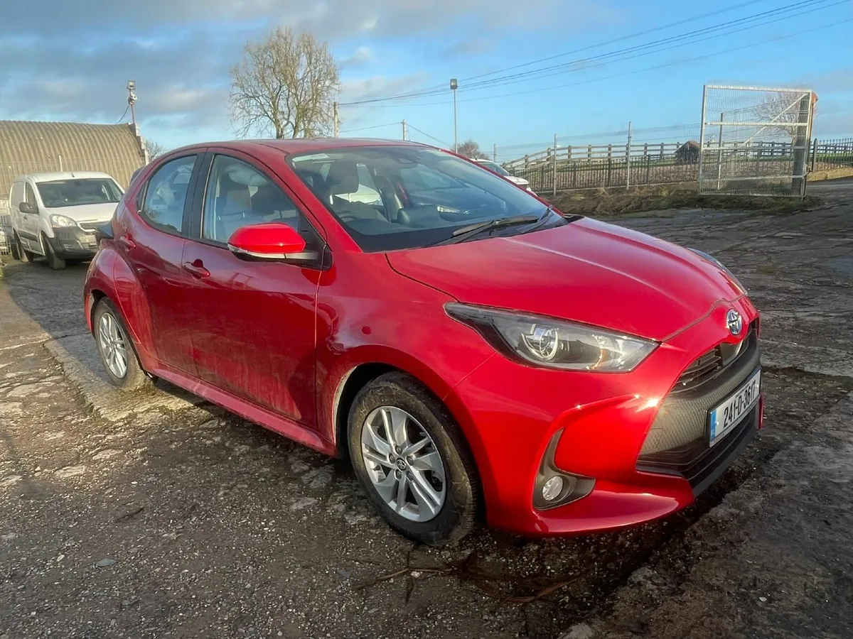 2024 YARIS HYBRID AUTO - Image 4