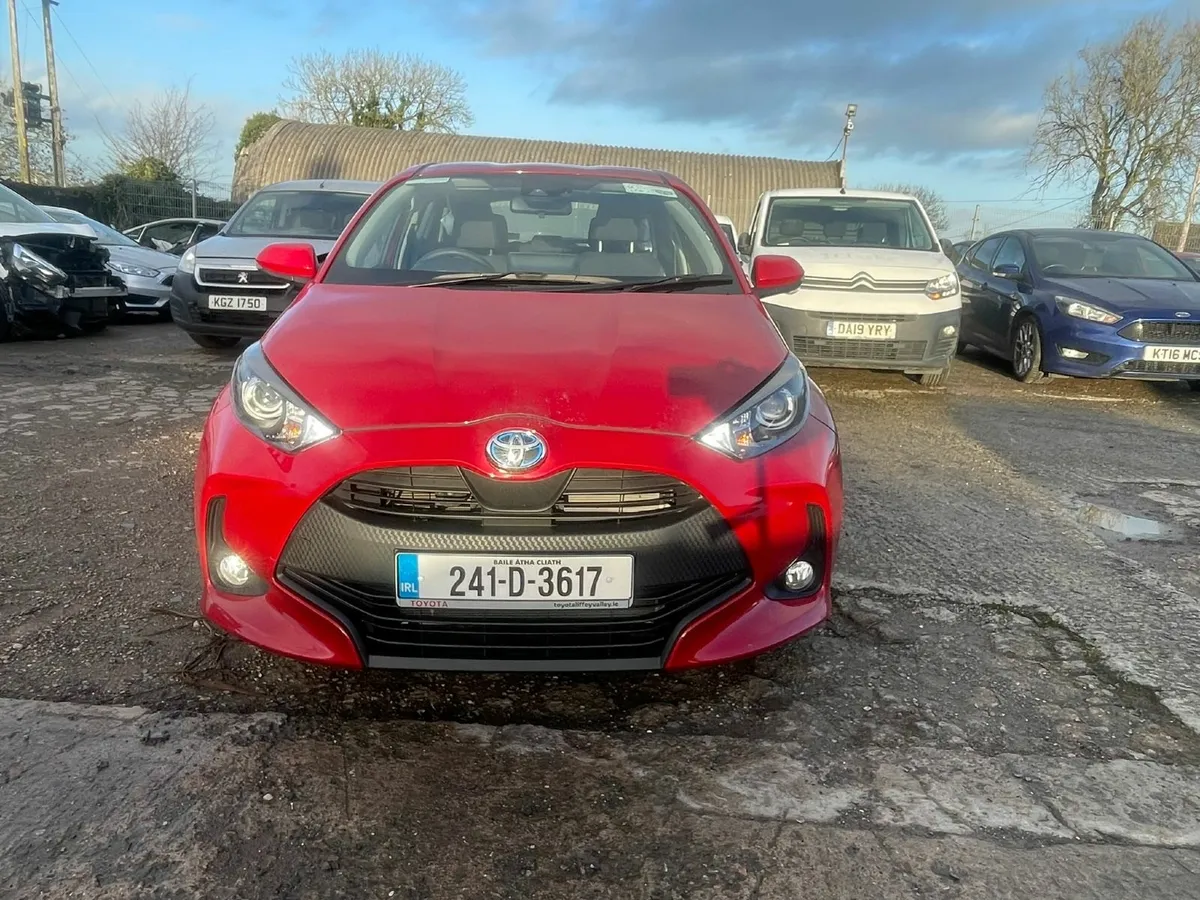 2024 YARIS HYBRID AUTO - Image 1
