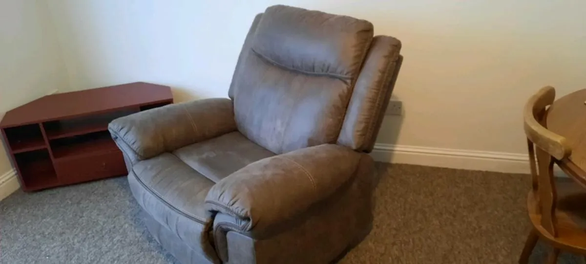 Three piece suite - Image 2