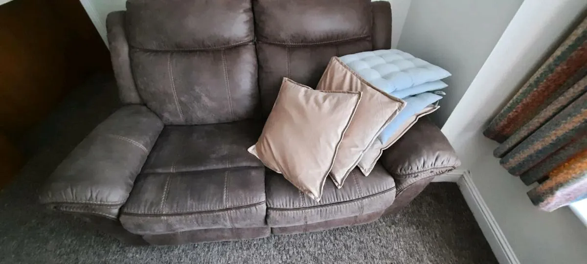 Three piece suite - Image 3