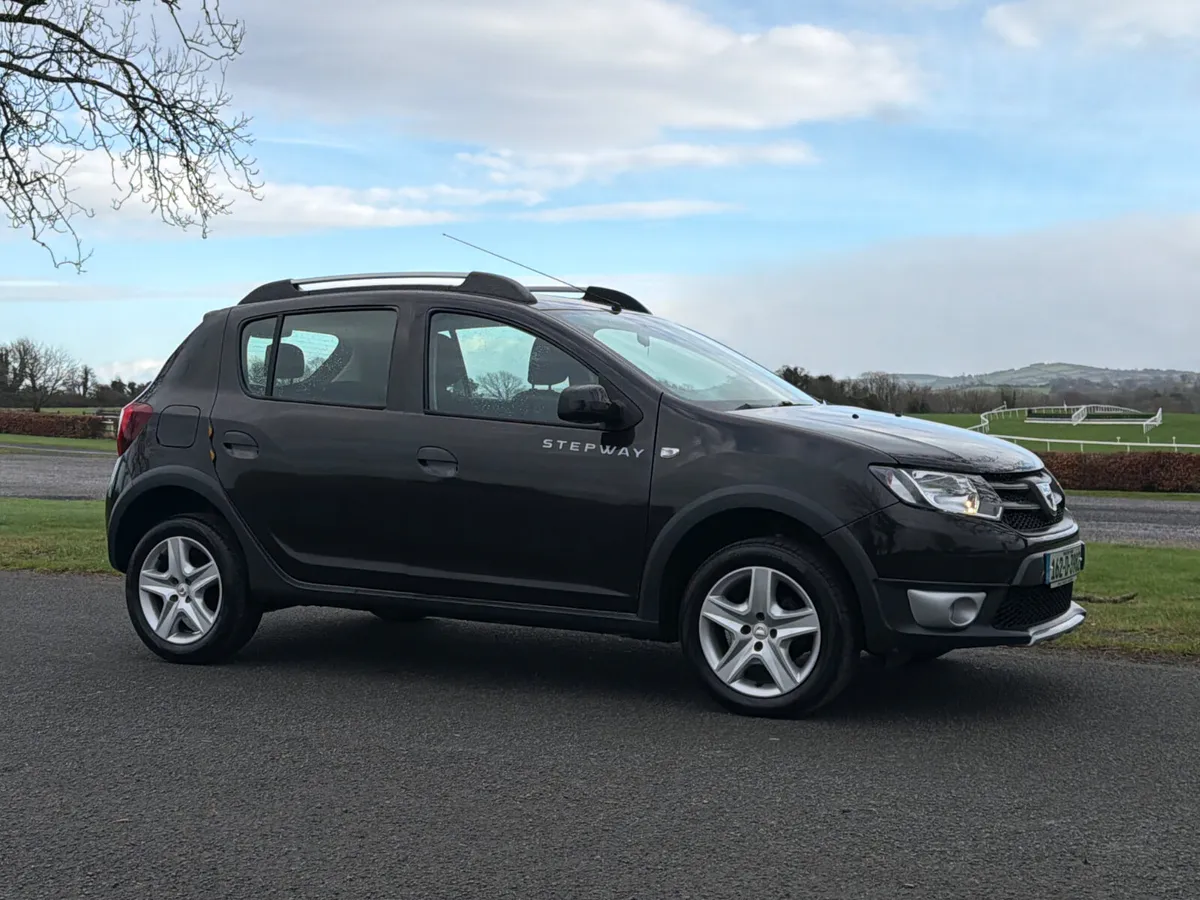 Dacia Sandero Stepway 2016 Tiny Mileage - Image 2