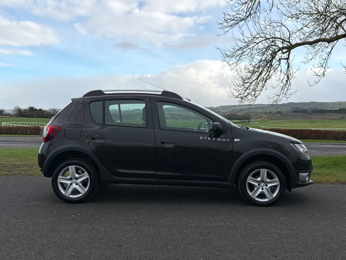 Dacia Sandero Stepway 2016 Tiny Mileage - Image 3