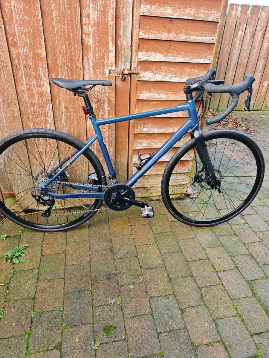 Triban rc520 road bicycle - Image 1