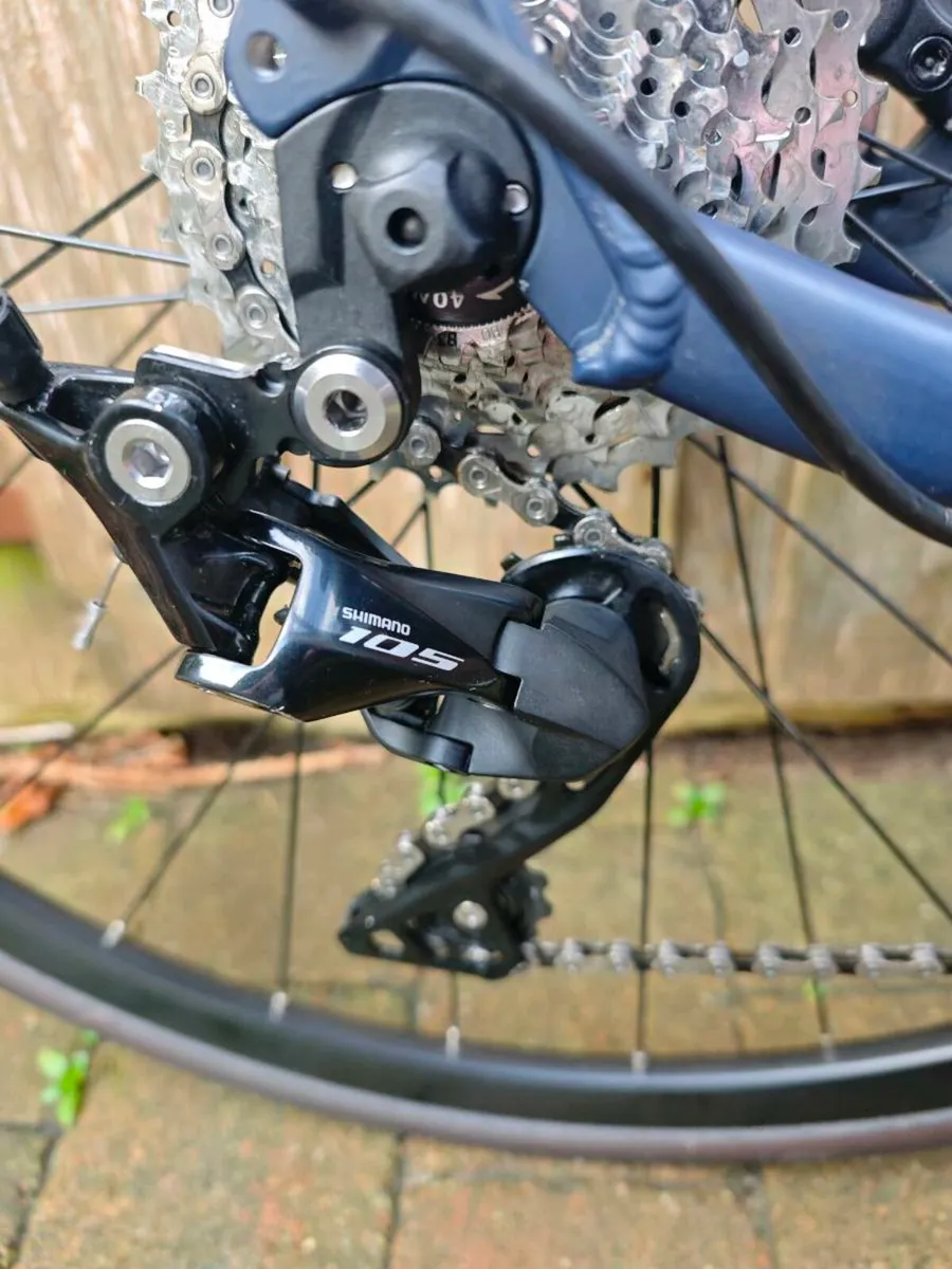 Triban rc520 road bicycle - Image 2