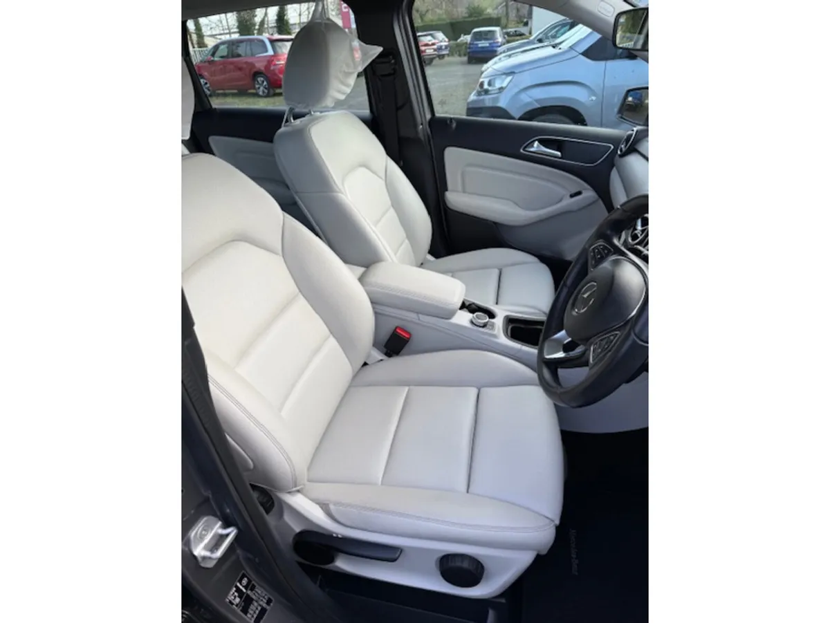 Mercedes-Benz B-Class 160 D STYLE 5DR AUTO - Image 3