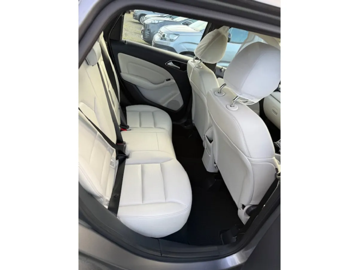 Mercedes-Benz B-Class 160 D STYLE 5DR AUTO - Image 4