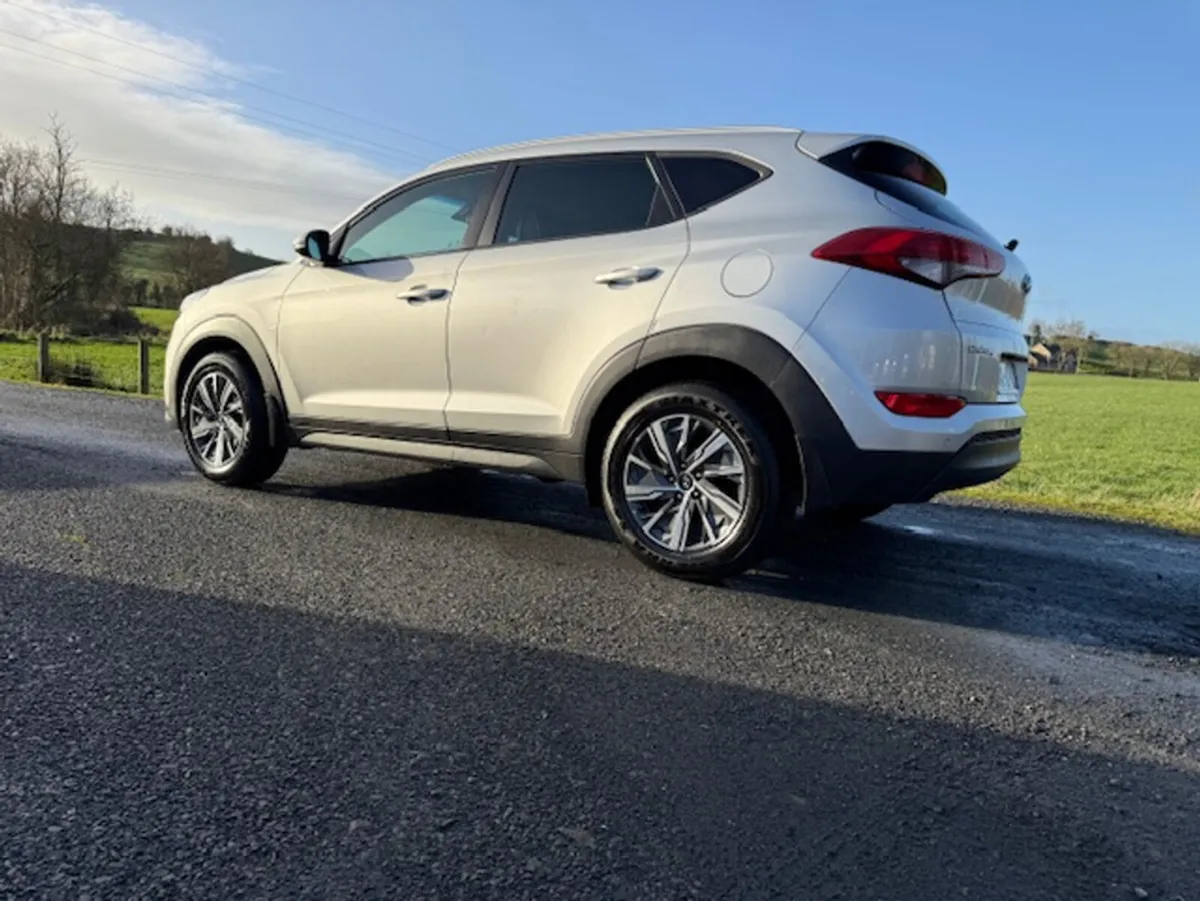 Hyundai Tucson EXECUTIVE 5DR - Image 4