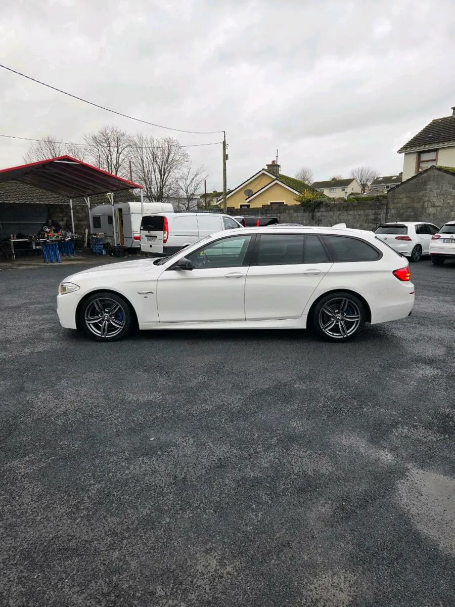 131 BMW 520 M SPORT ESTATE - Image 4