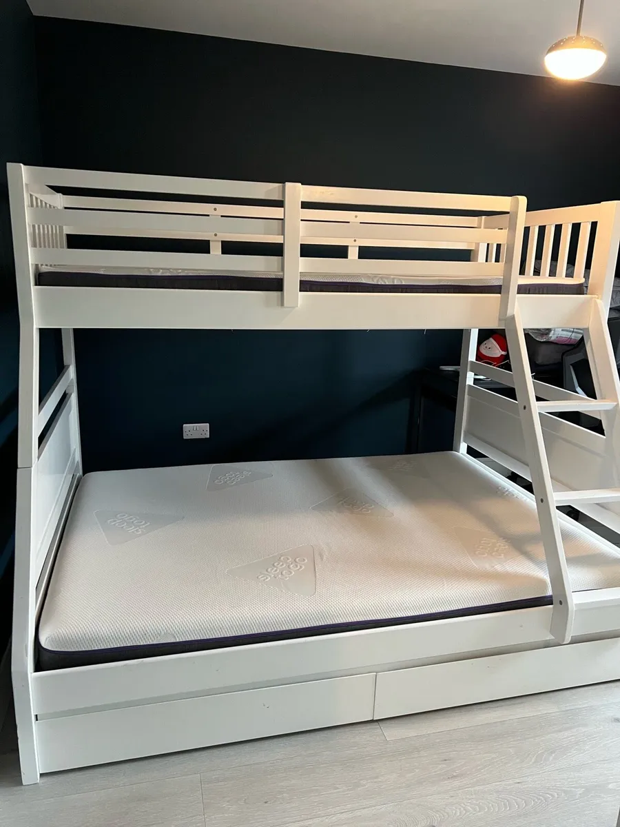Double bunk bed and mattresses - Image 1