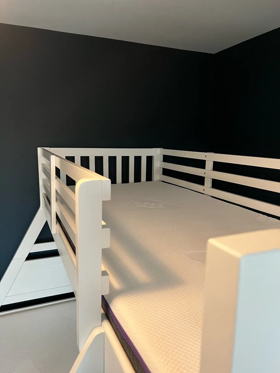 Double bunk bed and mattresses - Image 3