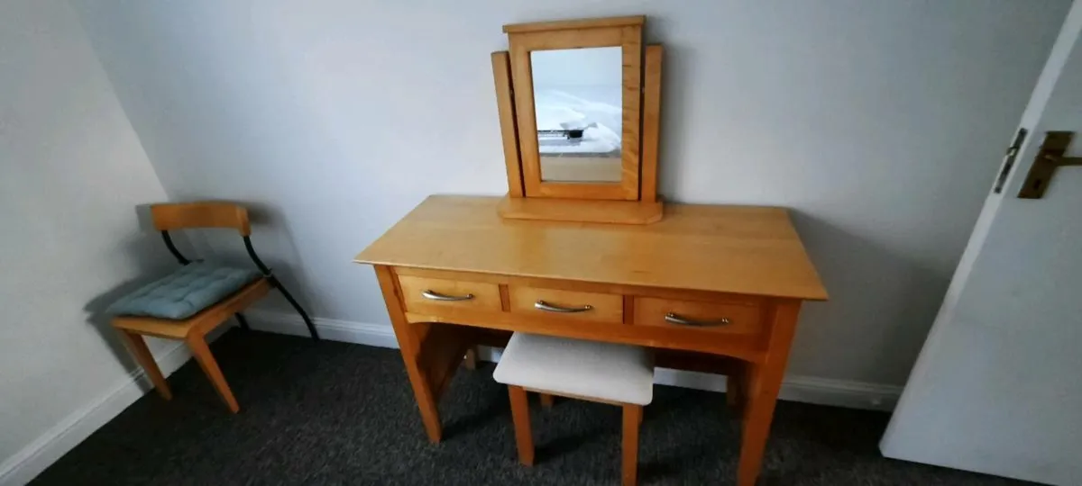 Bed side lockers, table, stool, & mirror - Image 2