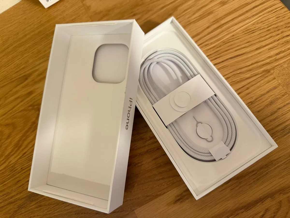 iPhone 16 pro - Image 3