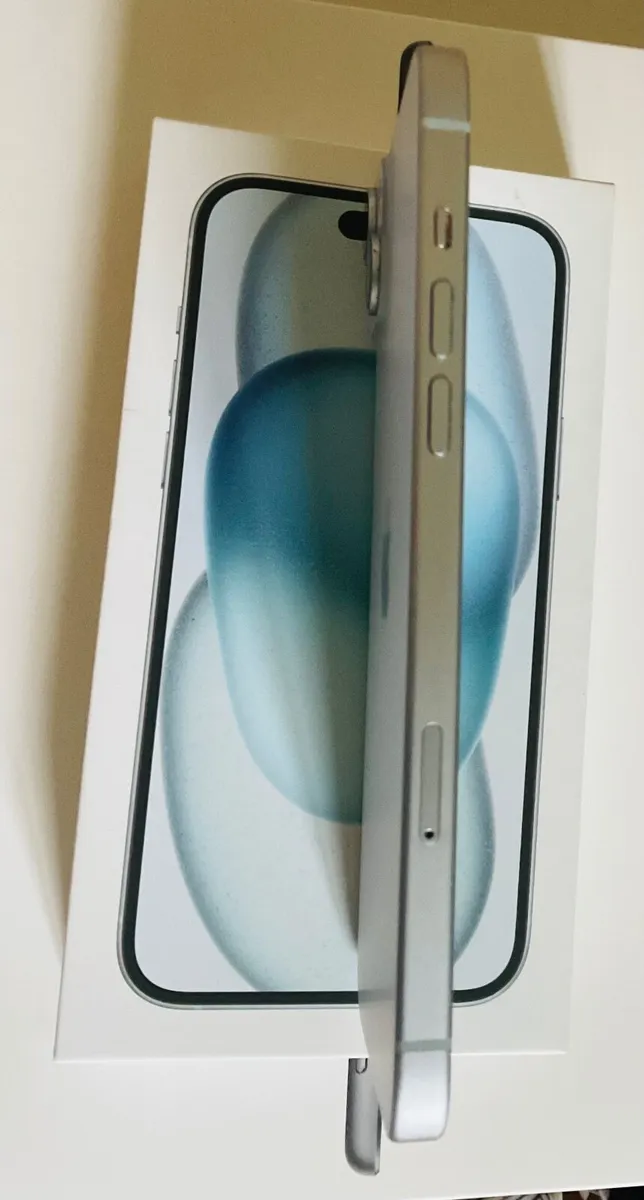 iPhone 15 Plus - Image 3