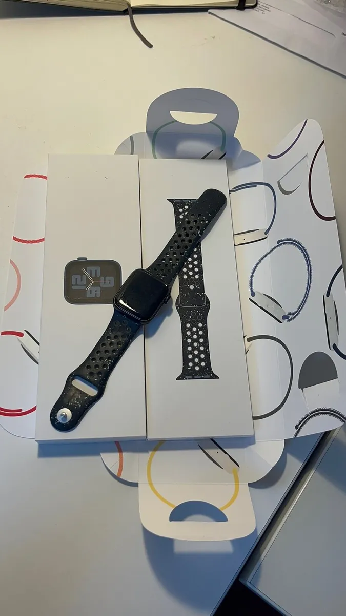 Apple Watch SE gen 2 - Image 1