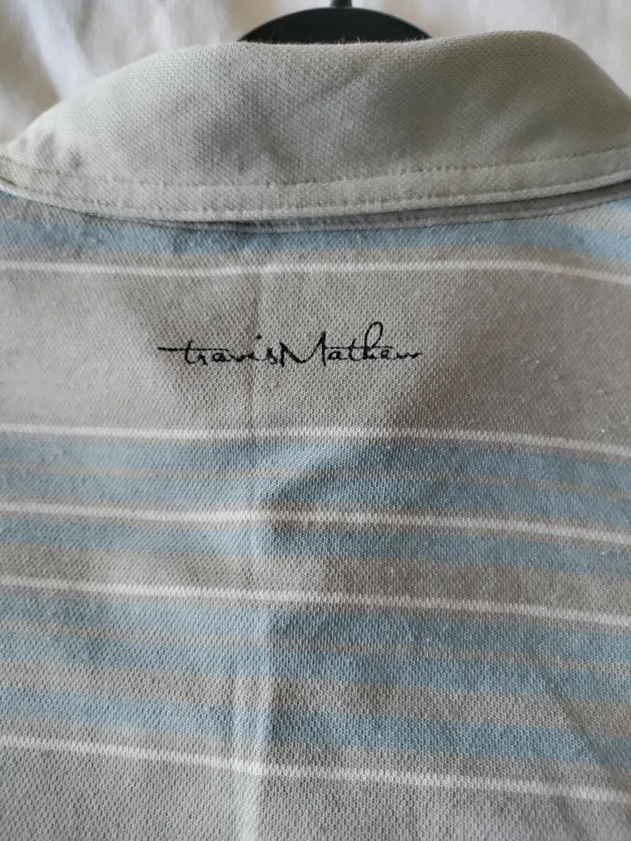 Travis Mathew polo shirt L - Image 3