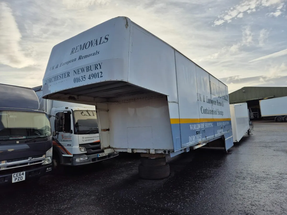 29ft Sparshatts Luton Furniture body - Image 2