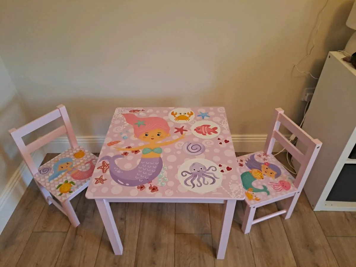 Toddlers Table and chair