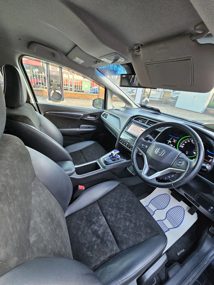 Honda Shuttle  Automatic Hybrid 2015 - Image 2