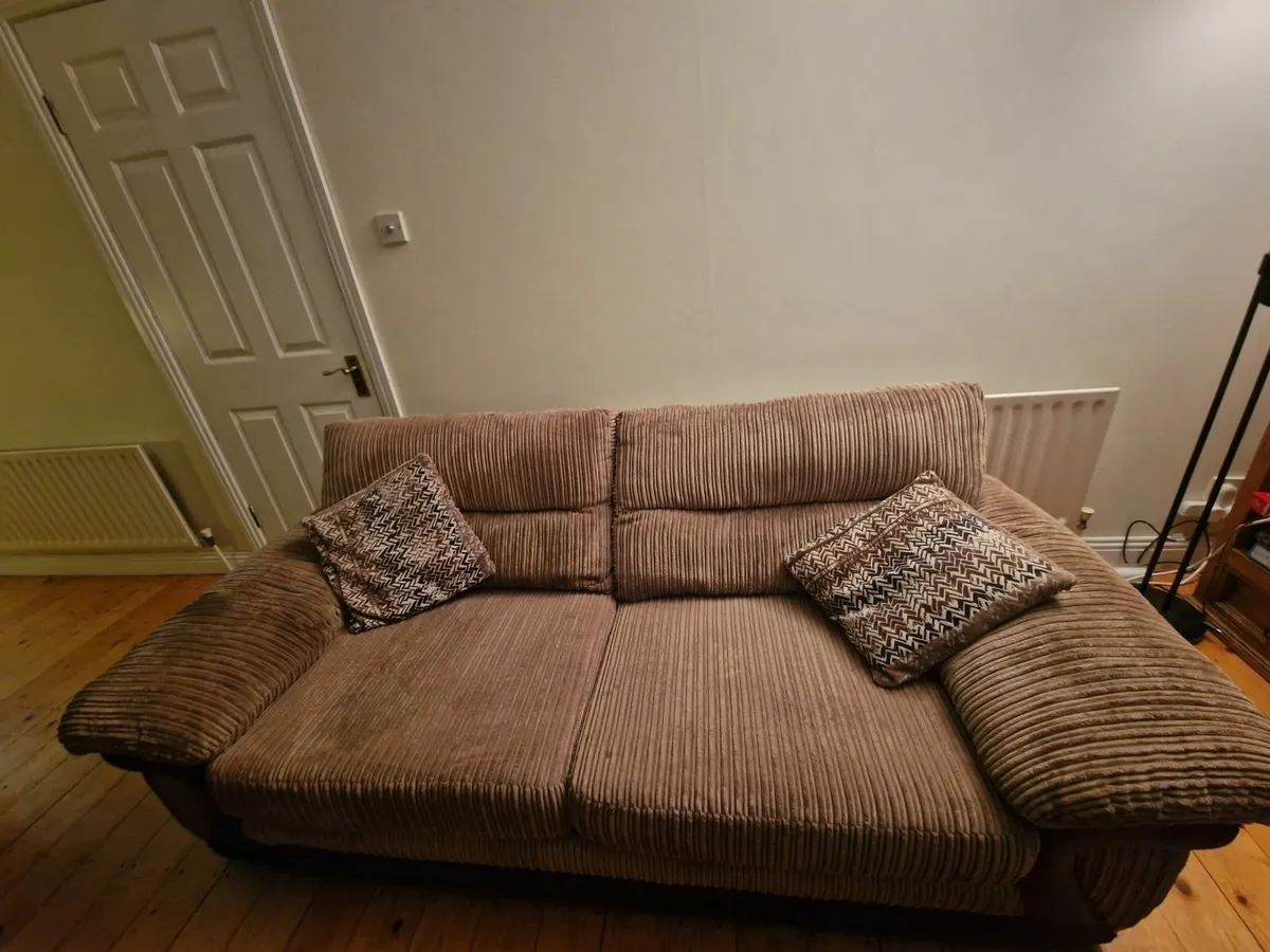 FREE 3 Seater Sofa - Image 3