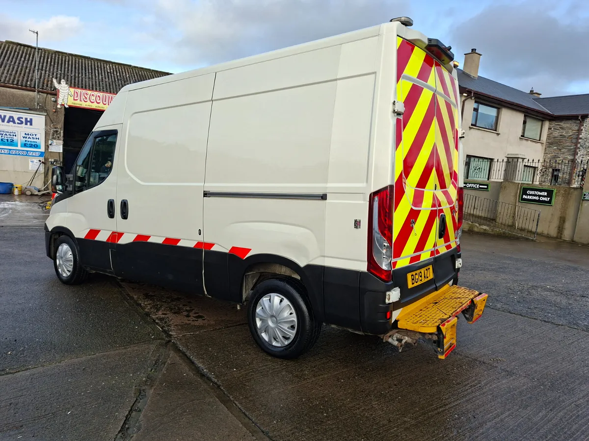 7 T TOWING 19 IVECO COMPRESSOR AND GENERATOR VAN - Image 4