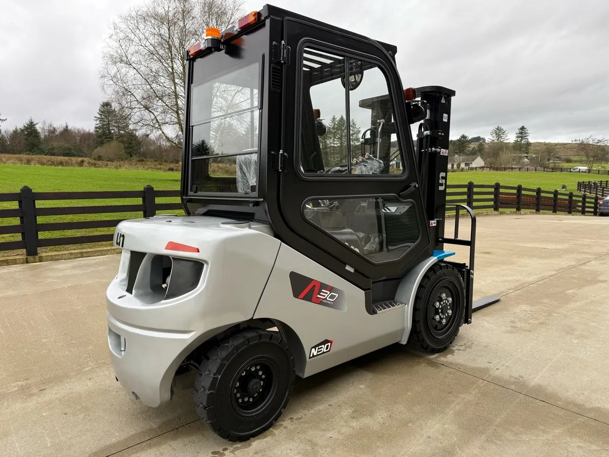 3 ton UN forklift - Image 4