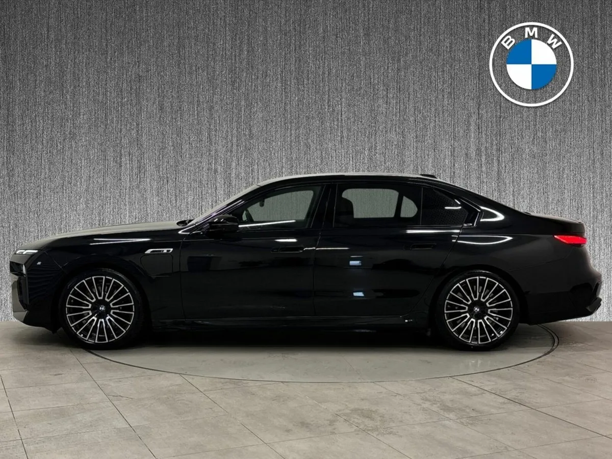 BMW 7-Series M760e xDrive IMMEDIATE DELIVERY - Image 4