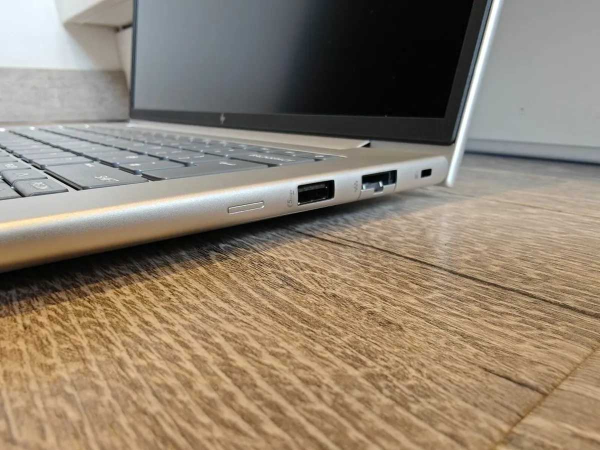 HP Elitebook 640 G11 | Intel Ultra 5 | 16GB | 512 - Image 2