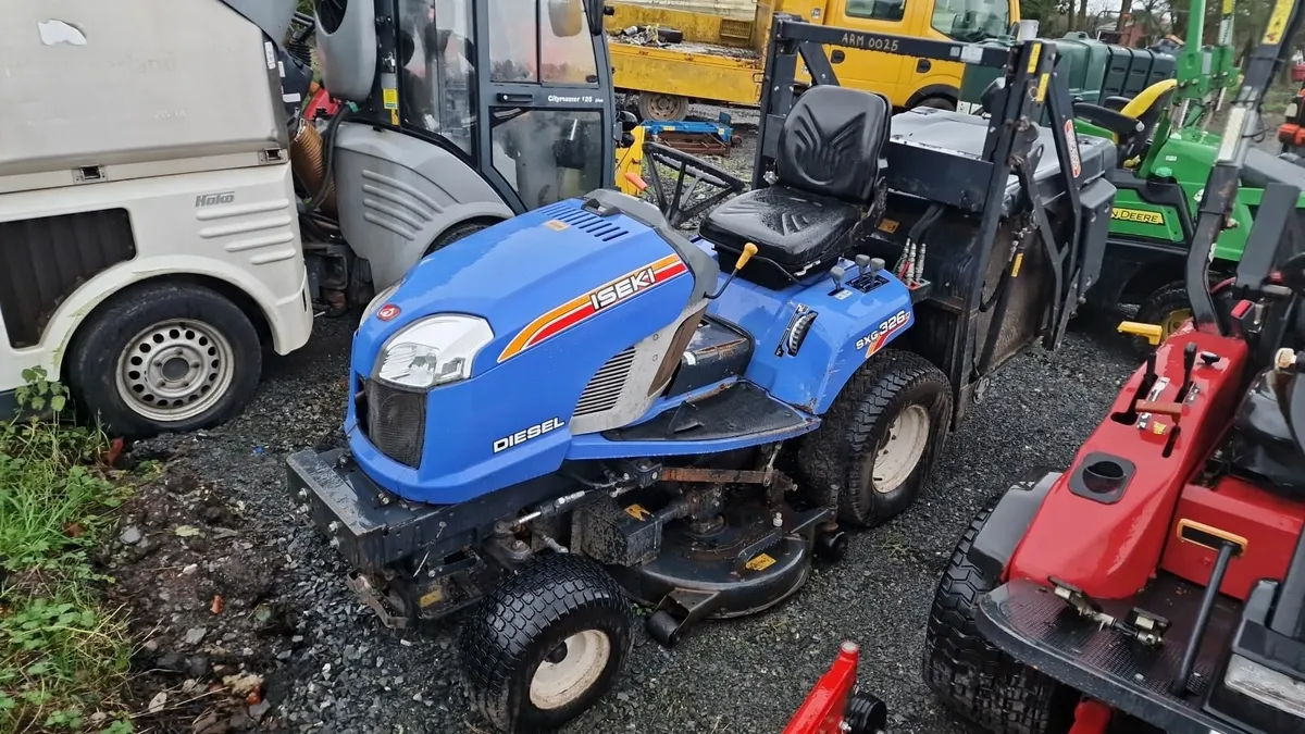 ISEKI SXG326 Hi Tip Ride on Mower Lawnmower